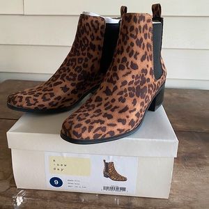 Women's Ellie Chelsea Boots - Leopard Print
